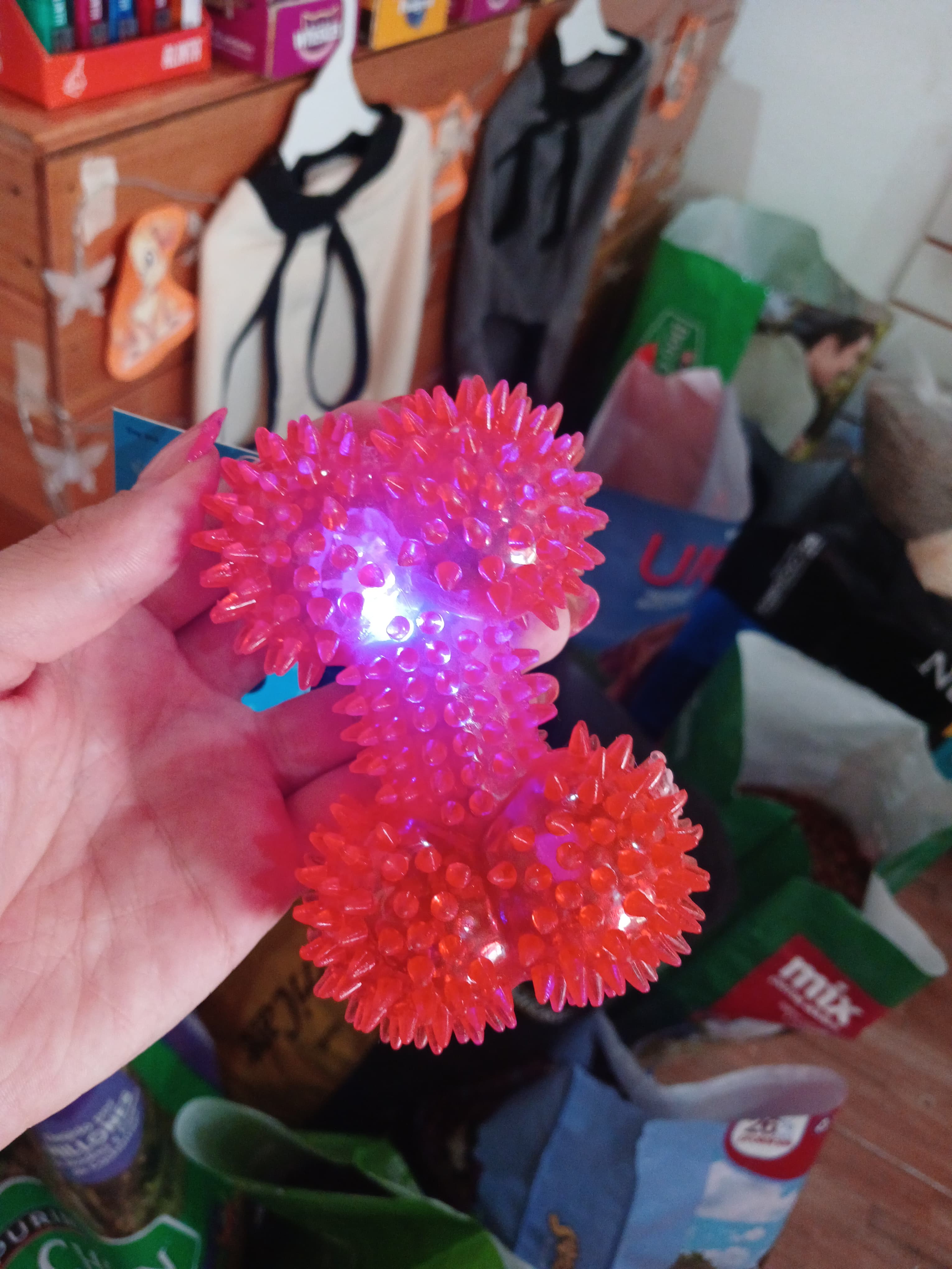 Hueso de goma con luz